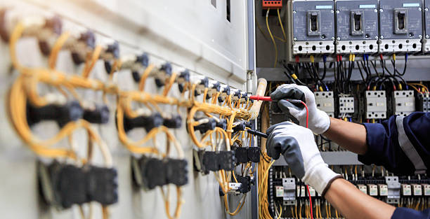 Professional Electrician technician working in Perry, IA
